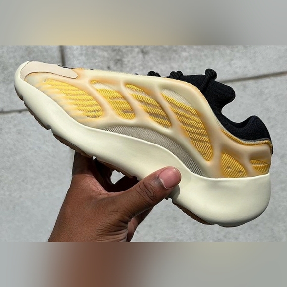 Yeezy 700 V3 Mono Safflower Size 11 12 - Picture 1 of 3
